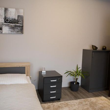 Kikelet Apartman Apartment Szombathely Exterior photo